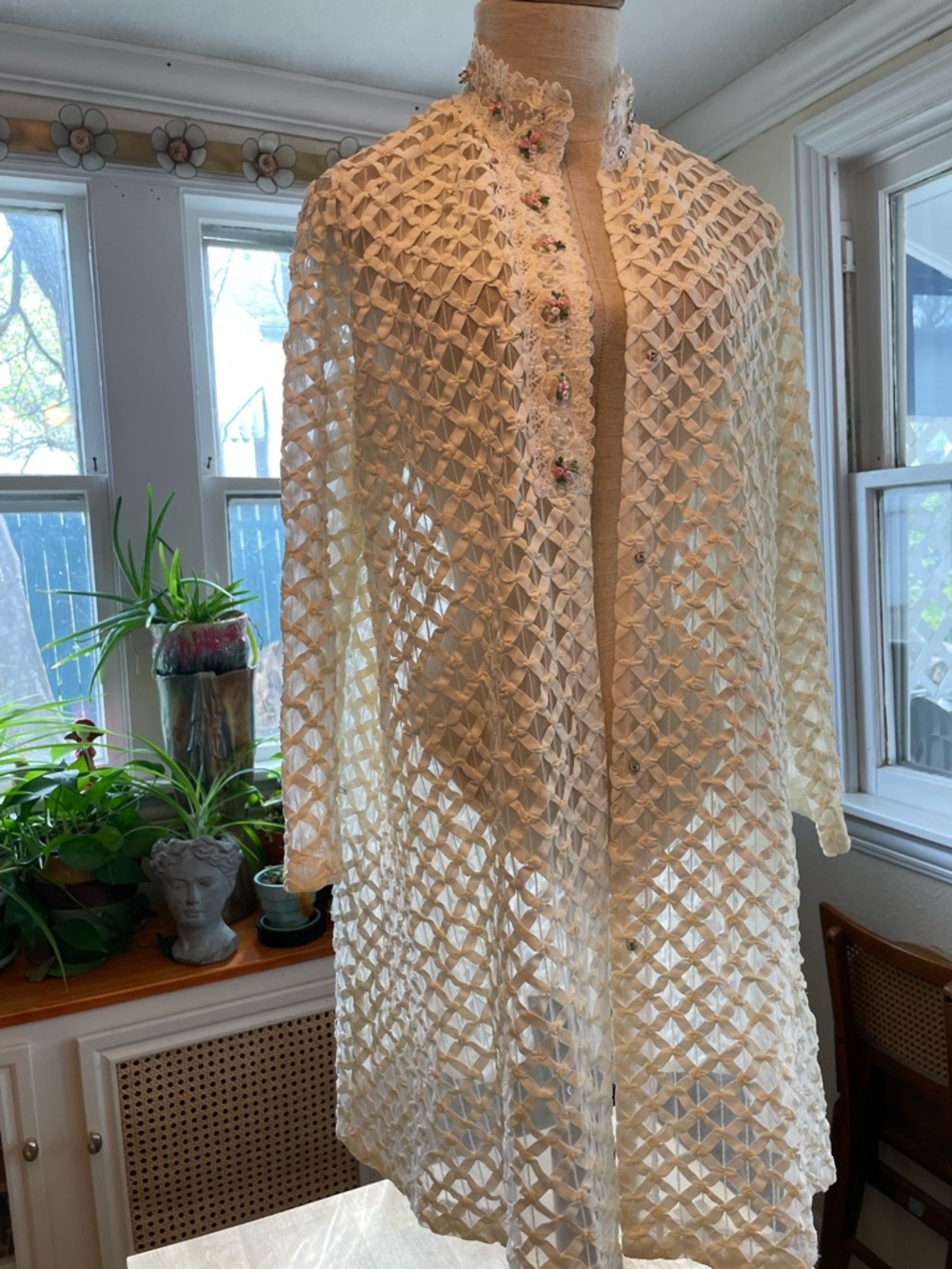 White Cream Openwork Lattice Sheer Duster Robe with Floral Trim by Eyeful Vtg
